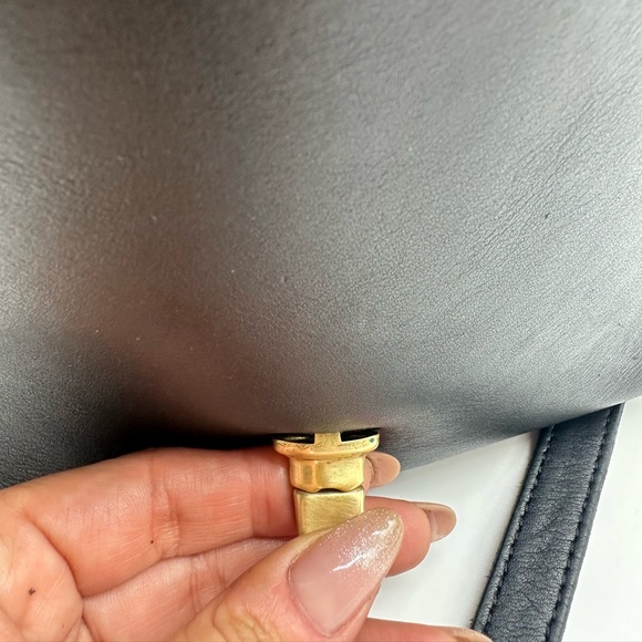 Coach • 9076 Companion Flap - Picture 12 of 14